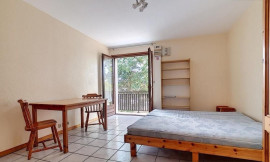 
                                                                                        Location
                                                                                         Studios 25 m² – Face Lycée hort. – Calme et Sécure