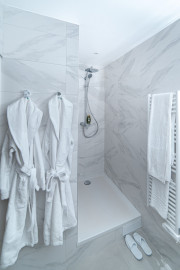 Location
Suite côté jardin avec rooftop, ardin, salle de sport, home cinéma et services de ménage et maintenance dans une résidence neuve en coliving (loyer tout inclus)