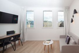Location
Suite côté jardin avec rooftop, ardin, salle de sport, home cinéma et services de ménage et maintenance dans une résidence neuve en coliving (loyer tout inclus)
