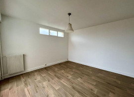 
                                                                                        Location
                                                                                         Super studio