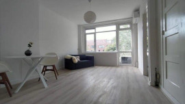 
                                                                                        Location
                                                                                         Super T4 lumineux