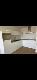 
                                                                                        Location
                                                                                         Super T4 lumineux