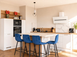 
                                                                                        Vente
                                                                                         Superbe 2 pièces rénové avec goût – 48 m²