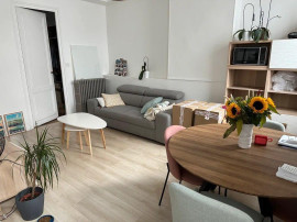 
                                                                                        Location
                                                                                         Superbe 2P 55m² dans maison typique bordelaise