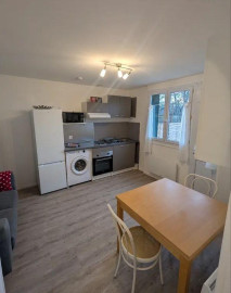 
                                                                                        Location
                                                                                         Superbe 2P meublé 30m² avec jardin au calme