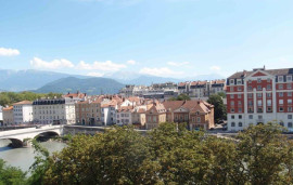 
                                                                                        Location
                                                                                         Superbe 2P meublé 40m² Grenoble vue sur l'Isère