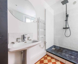 
                                                                                        Location
                                                                                         Superbe 2P meublé 45m² refait à neuf