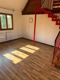 
                                                                                        Location
                                                                                         Superbe 3 pièces charme de l'ancien