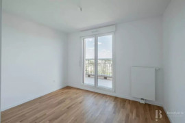 Location
                                                                                SUPERBE 4 PIECES DE 90 M2 -