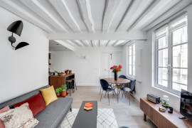
                                                                                        Location
                                                                                         Superbe appartement au cœur de Versailles (loyer tout inclus)