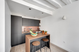 
                                                                                        Location
                                                                                         Superbe appartement au cœur de Versailles (loyer tout inclus)
