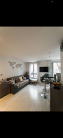 Location
Superbe appartement entièrement meublé, terrasse de 15m² et parking inclus dans prix (loyer tout inclus)