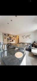 Location
Superbe appartement entièrement meublé, terrasse de 15m² et parking inclus dans prix (loyer tout inclus)