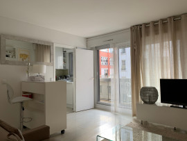 Location
Superbe appartement, idéalement situé et entièrement équipé (loyer tout inclus)