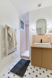 
                                                                                        Location
                                                                                         Superbe appartement meublé Quartier St Victor