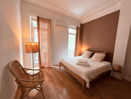 
                                                                                        Location
                                                                                         Superbe appartement meublé Quartier St Victor