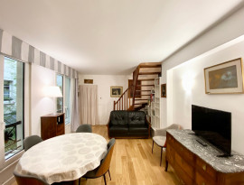 
                                                                                        Location
                                                                                         Superbe duplex in the lively 9th district (loyer tout inclus)