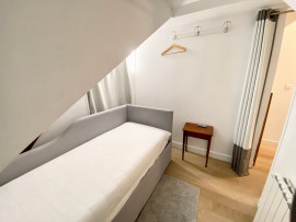 
                                                                                        Location
                                                                                         Superbe duplex in the lively 9th district (loyer tout inclus)