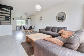 
                                                                                        Vente
                                                                                         Superbe Maison avec Jardin Calme