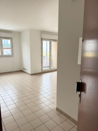 
                                                                                        Location
                                                                                         Superbe studio ensoleillé proche commodités