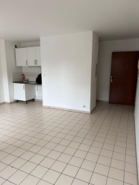 
                                                                                        Location
                                                                                         Superbe studio ensoleillé proche commodités