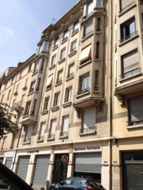 
                                                                                        Location
                                                                                         Superbe studio/loft meublé 35m² comme une maison