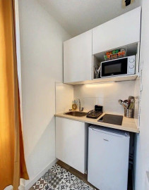 
                                                                                        Location
                                                                                         Superbe studio meublé 17m² rénové