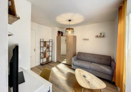 
                                                                                        Location
                                                                                         Superbe studio meublé 17m² rénové