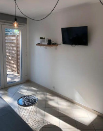 
                                                                                        Location
                                                                                         Superbe studio meublé 20 m² rénové + terrasse 6m²