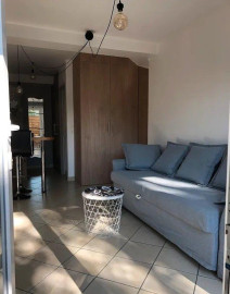 
                                                                                        Location
                                                                                         Superbe studio meublé 20 m² rénové + terrasse 6m²