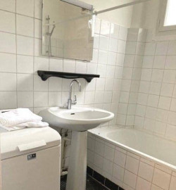 
                                                                                        Location
                                                                                         Superbe studio meublé 36m² Paris 15 Plaisance