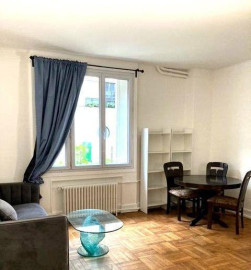 
                                                                                        Location
                                                                                         Superbe studio meublé 36m² Paris 15 Plaisance