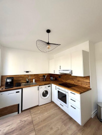 
                                                                                        Location
                                                                                         Superbe T2 rénové au pied du tram et proche métros