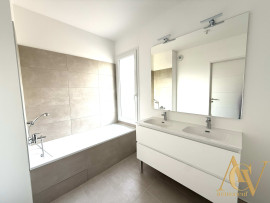 
                                                                                        Vente
                                                                                         Superbe T3 avec Terrasse et Jardin à Cogolin