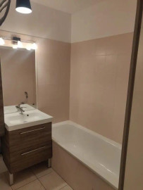 
                                                                                        Location
                                                                                         Superbe T3, meublé et décoré avec goût