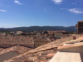 
                                                                                        Location
                                                                                         T1 bis meublé avec terrasse et climatisation.