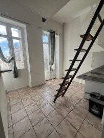 
                                                                                        Location
                                                                                         T1 bis - Place Nansouty