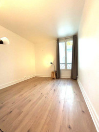 
                                                                                        Location
                                                                                         T1 lumineux à 10 min de Paris disponible immédiate