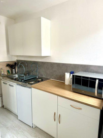 
                                                                                        Location
                                                                                         T1 meublé 27m2  la Timone clair et au calme