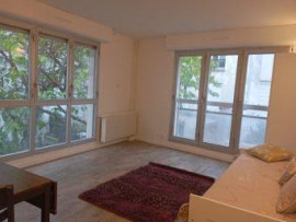 
                                                                                        Location
                                                                                         T1 Montmartre