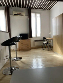 
                                                                                        Location
                                                                                         T1 rénové, idéalement placé, très lumineux
