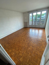 
                                                                                        Location
                                                                                         🏠 T2 – 50 m² – Gare Juvisy – Balcon – 1 000 CC