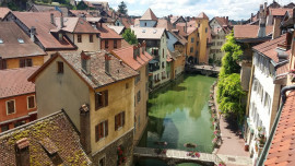 
                                                                                        Location
                                                                                         T2 58m2 lumineux en vieille ville, vue incroyable!