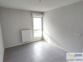 
                                                                                        Vente
                                                                                         T2 avec balcon et parking proche tram