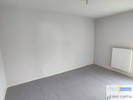 
                                                                                        Vente
                                                                                         T2 avec balcon et parking proche tram