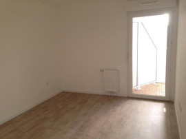 
                                                                                        Location
                                                                                         T2 avec balcon+ parking à Issy les Moulineaux