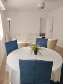 
                                                                                        Location
                                                                                         T2 confortablement meublé à deux pas du Jardin Pub