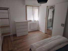 
                                                                                        Location
                                                                                         T2 confortablement meublé à deux pas du Jardin Pub
