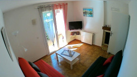 
                                                                                        Location
                                                                                         T2 dans maison du propriétaire dans petit village