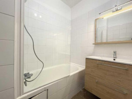 
                                                                                        Location
                                                                                         T2 dans un immeuble de standing à Paris 15ème